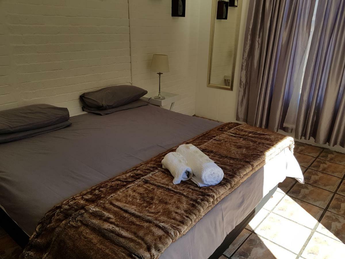 Kgosi Lodge Кимберли Экстерьер фото